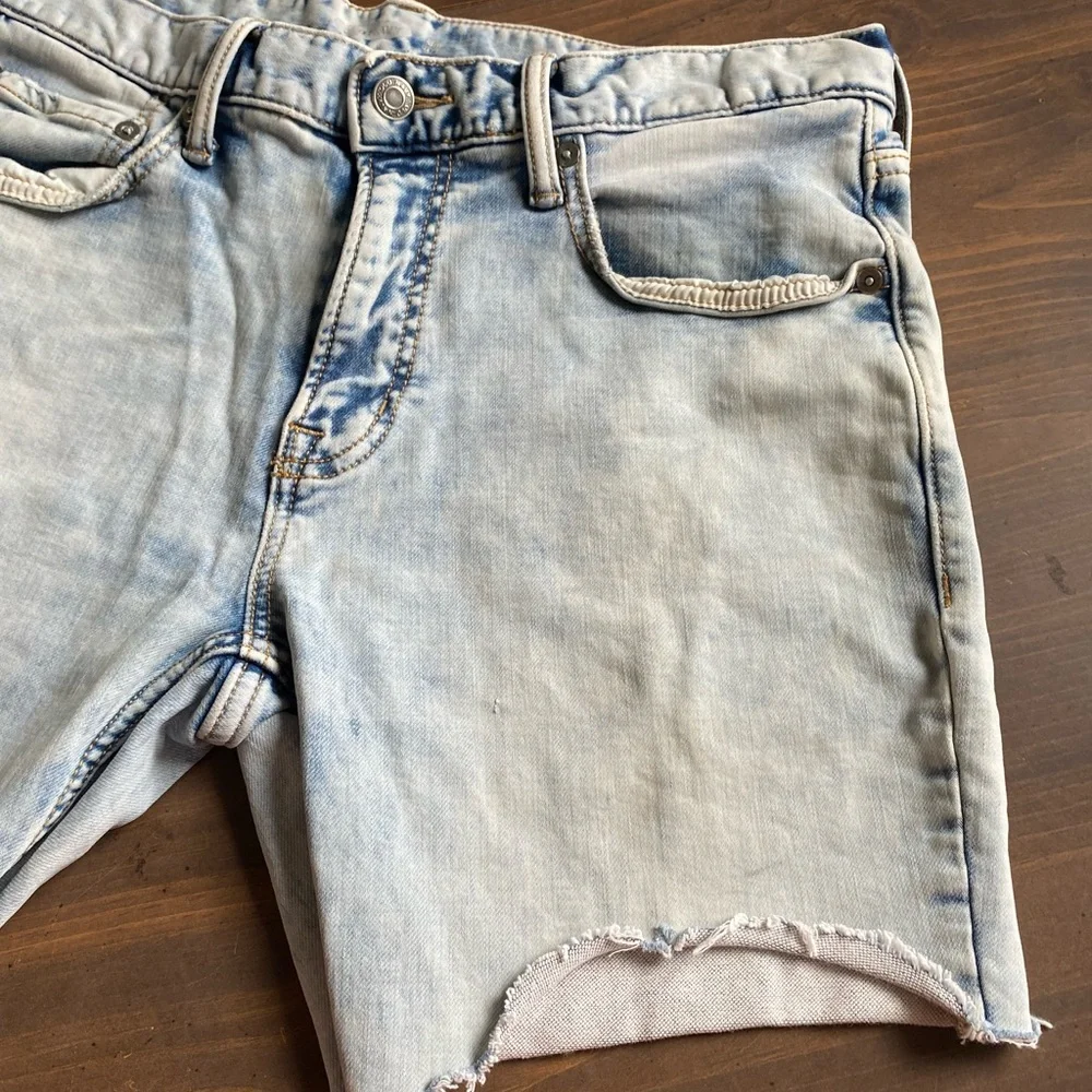 Old Navy Light Blue Jean Shorts for Men Size 32 Cut Offs Distressed Light‎ Wash